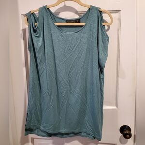 Tahari t-shirt